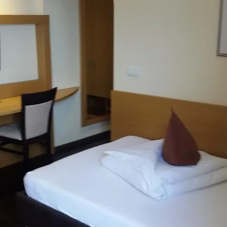 Maximilian Hotel 3*